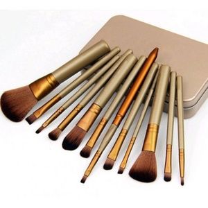 Face & Eye Brush Set - 12 Pieces!